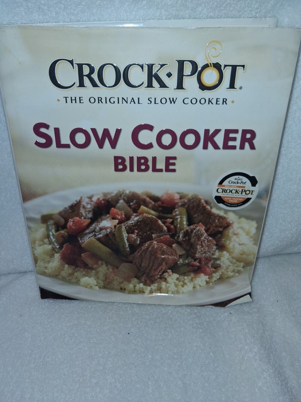 Crock-Pot Slow Cooker Bible by Publications International Ltd. Staff (2010,...